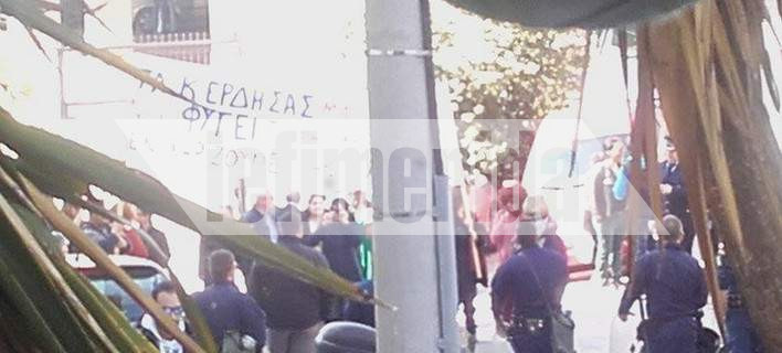 Διαμαρτυρίες κατοίκων της Κυψέλης έξω από το σπίτι του Αλέξη Τσίπρα [εικόνες]
